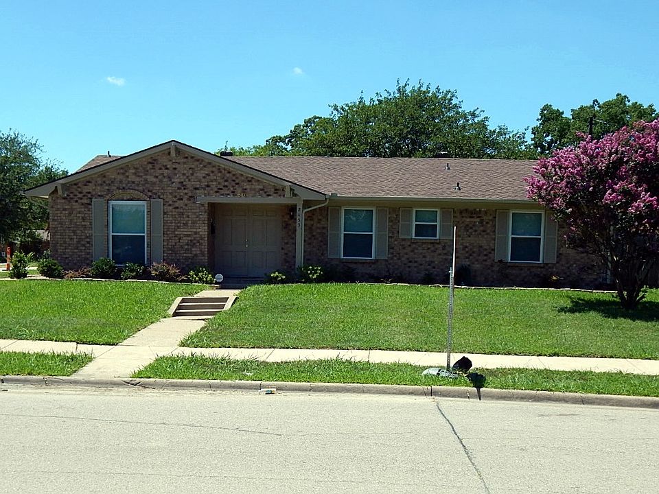 1st image of 2453 Larchmont Dr