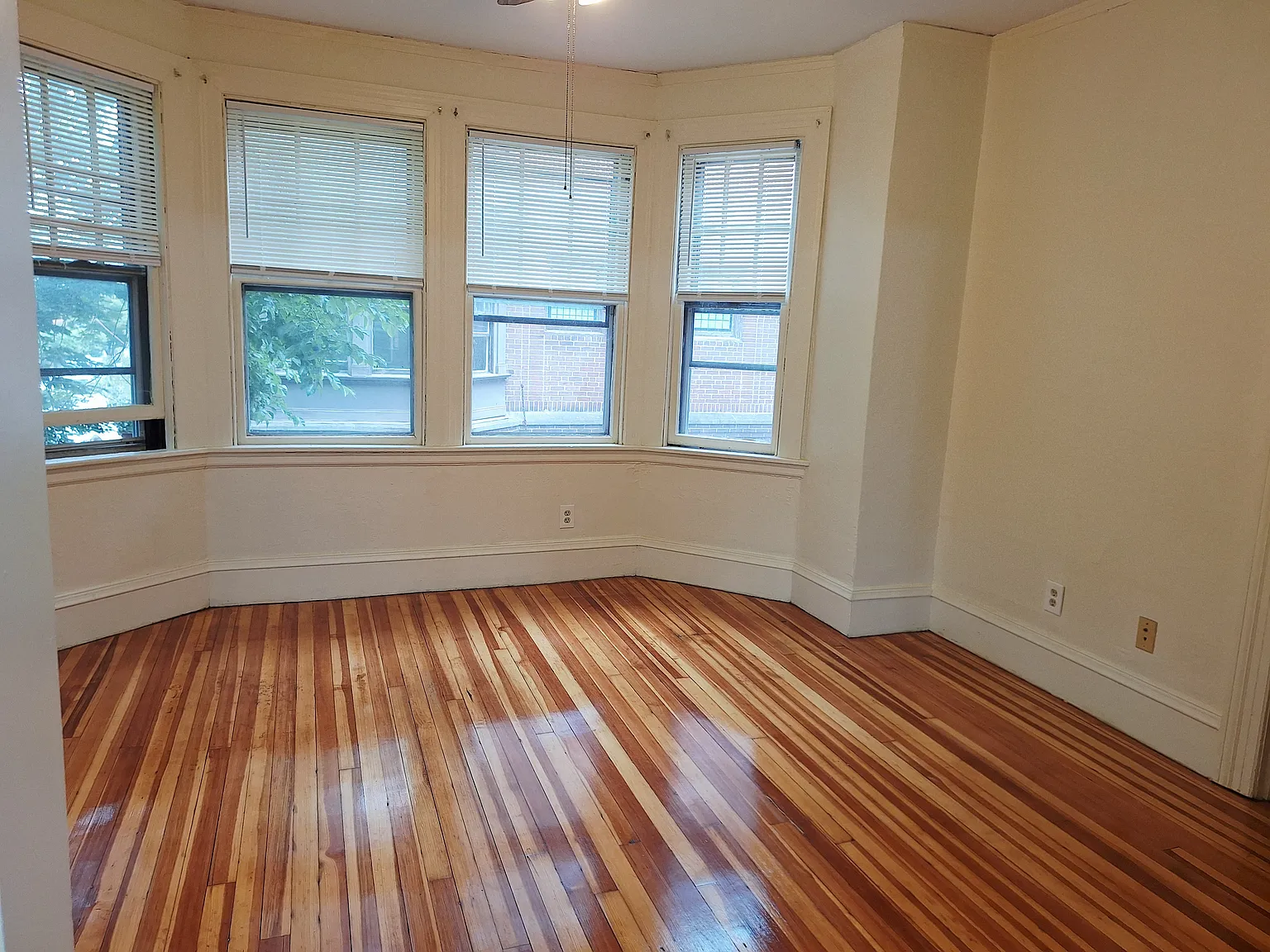 2 bed, 855 sqft, $1,800 — Photo 3