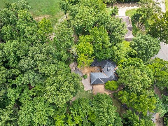 4th image of 4088 N Lake Forest Dr