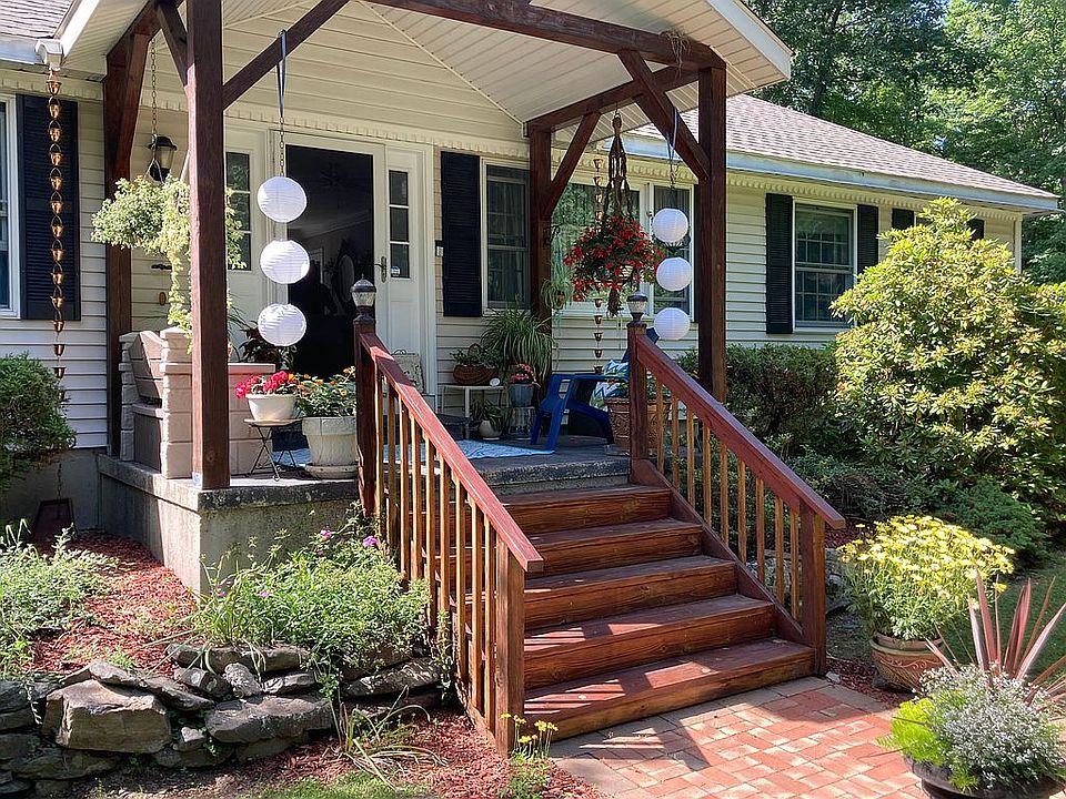 1st image of 15 Maple Dr