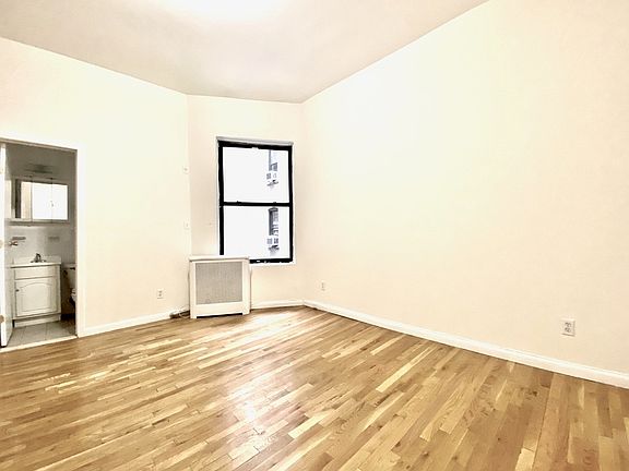 3rd image of 210 W 94th St APT 4A