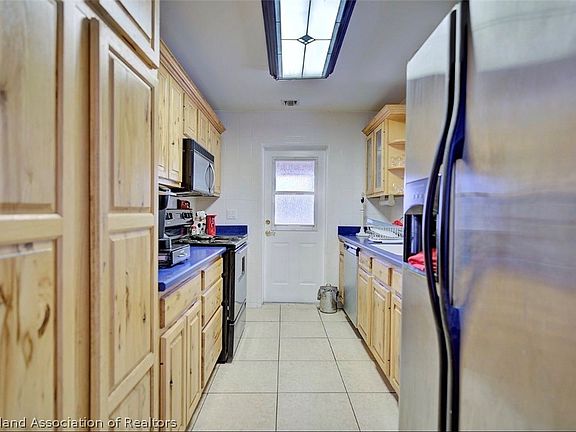 4th image of 805 Primrose St