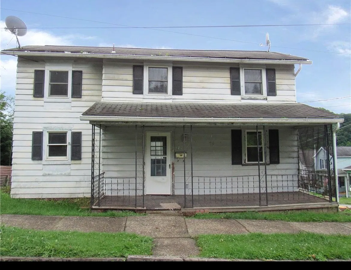 2 bed, 856 sqft, $750 — Photo 1
