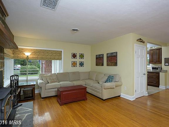4th image of 2125 Beach Dr
