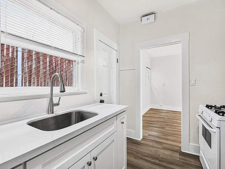 1074 Obispo Ave — Photo 19