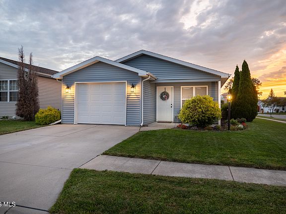 4th image of 2240 Redbud Ln