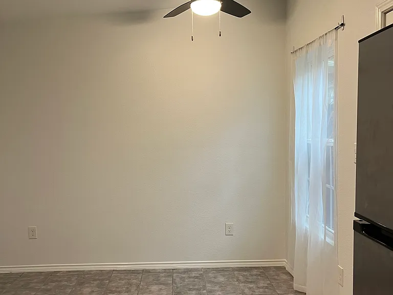 621 Woodcrest Dr — Photo 5