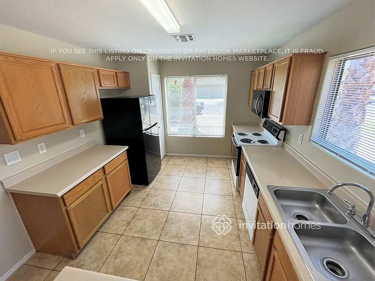 3812 S 74th Dr — Photo 3