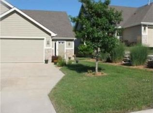 810 N Field Stone Dr, Lawrence, KS 66049