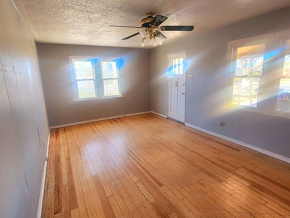 2nd image of 824 San Clemente Ave NW