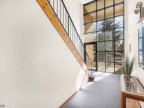 5th image of 139 Maple Ave APT 204