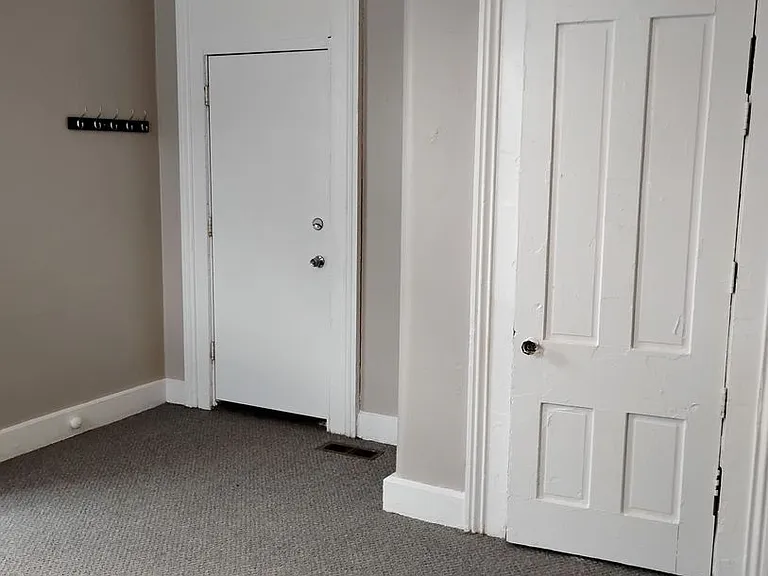 717 Cincinnati St — Photo 2