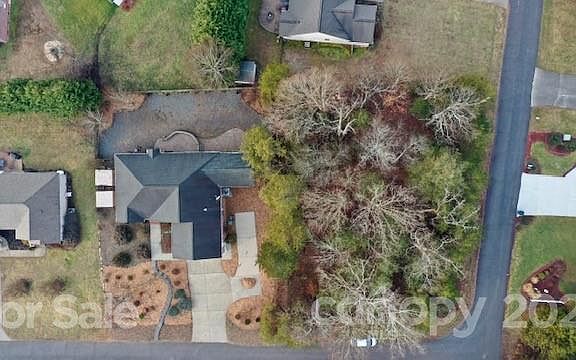 4th image of 419 Kipling Dr
