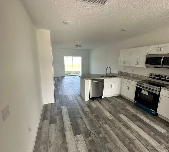 542 Kilimanjaro Dr #B — Photo 3