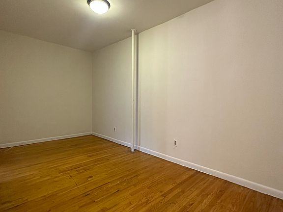 4th image of 418 W 56th St #2R