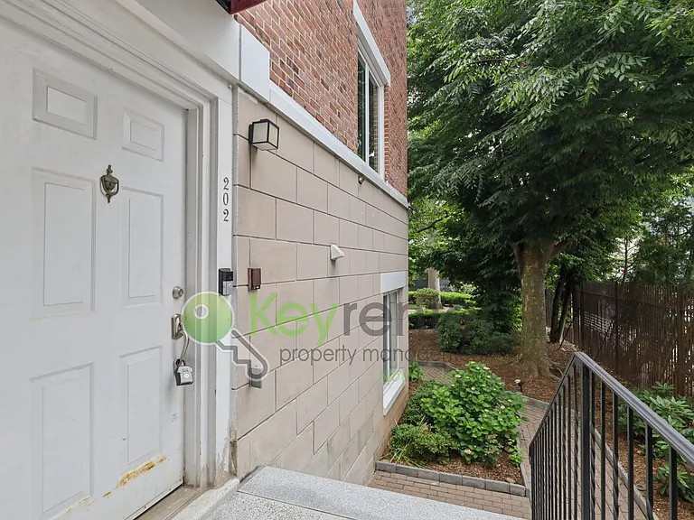 202 Saint Michaels Walk — Photo 2