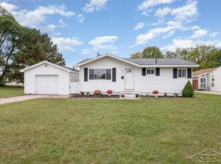 1956 Belmont Dr, Mount Pleasant, MI 48858