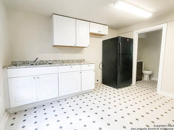 2nd image of 115 N Las Moras St