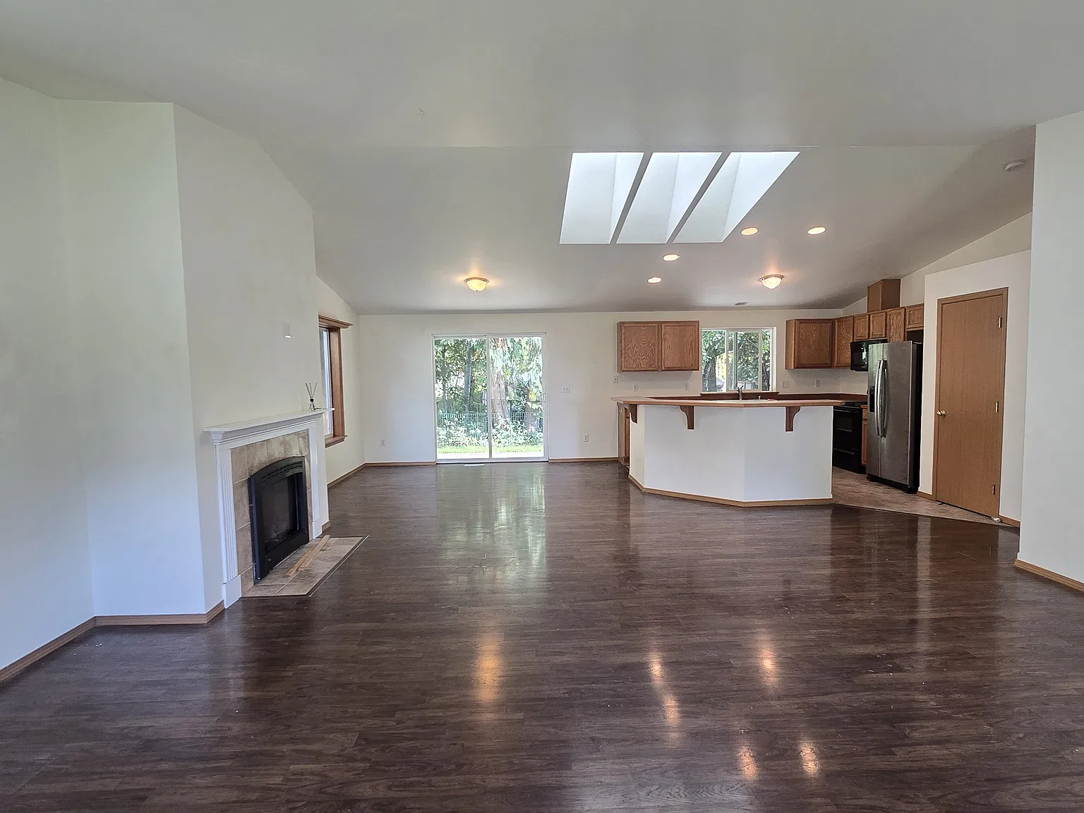 3 bed, 1664 sqft, $2,495 — Photo 4