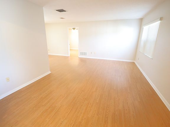 3rd image of 106 Cambridge Dr