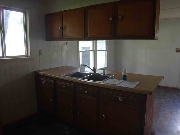 5th image of 621 Engle Dr