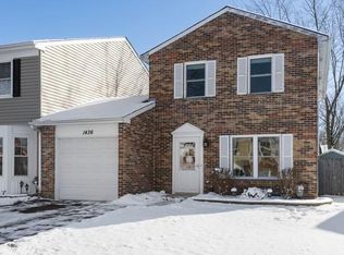 1436 Walnut Cir, Carol Stream, IL 60188