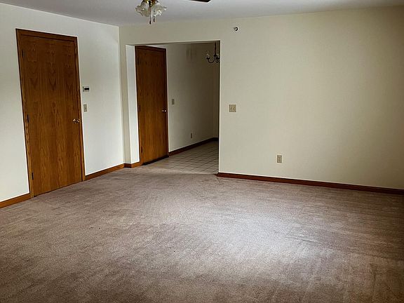 5th image of 600 S Van Buren St #D