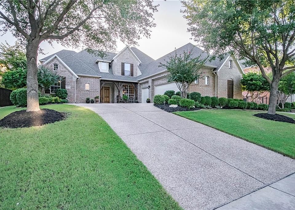 1st image of 812 Lakeridge Dr