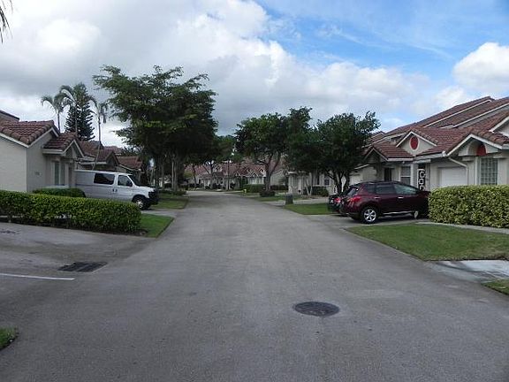 3rd image of 7412 Pinewalk Dr S