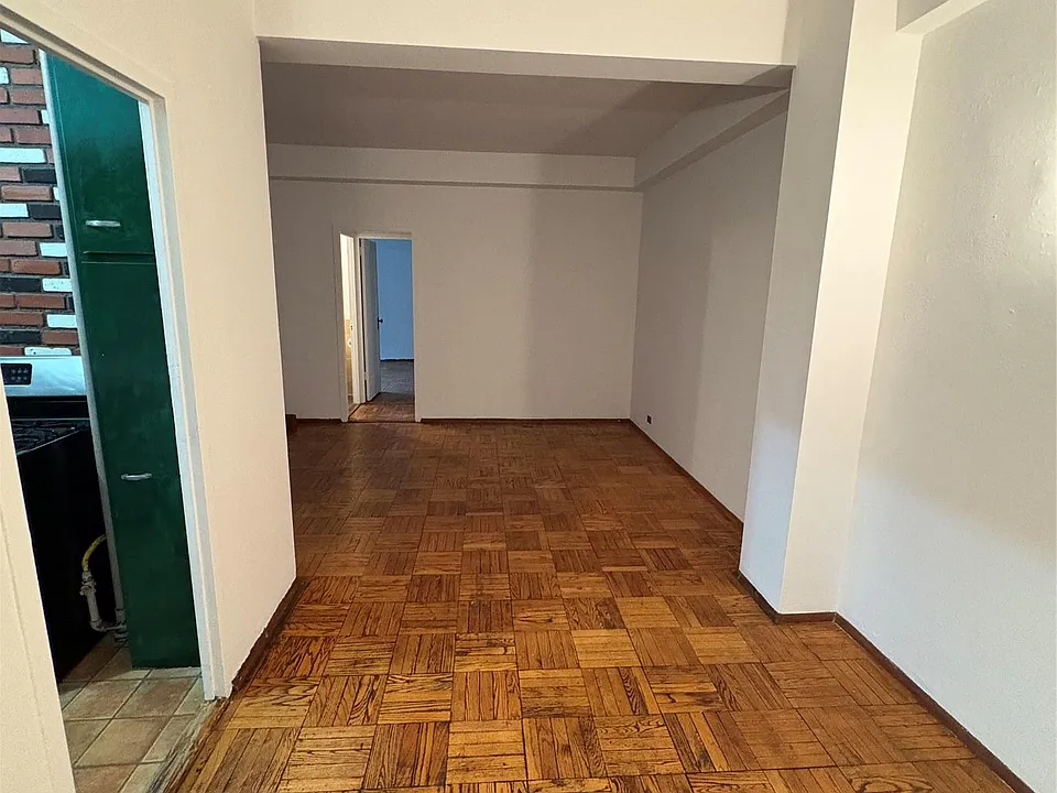 24 Metropolitan Oval #ME
