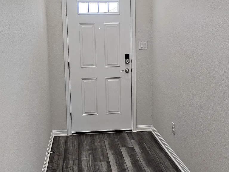 117 Greenspire Ln — Photo 5