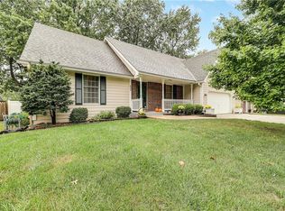 904 NW Oak Ridge Dr, Blue Springs, MO 64015