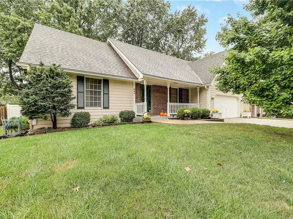 904 NW Oak Ridge Dr, Blue Springs, MO 64015