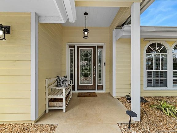 4th image of 972 SW Hunt Club Cir