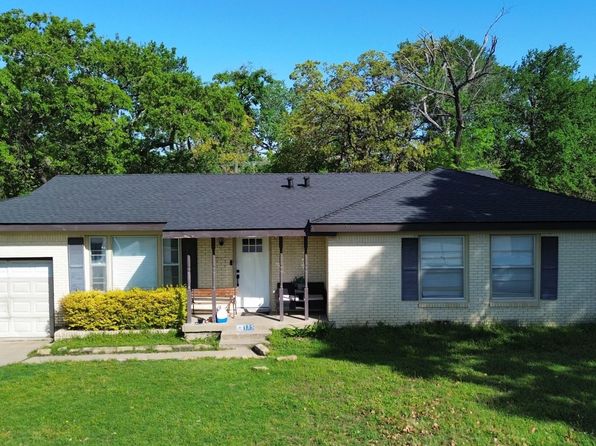 135 Oak Dr E, Hurst, TX 76053