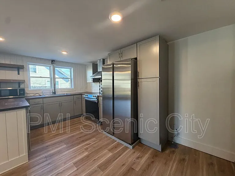 607 Franklin St — Photo 11
