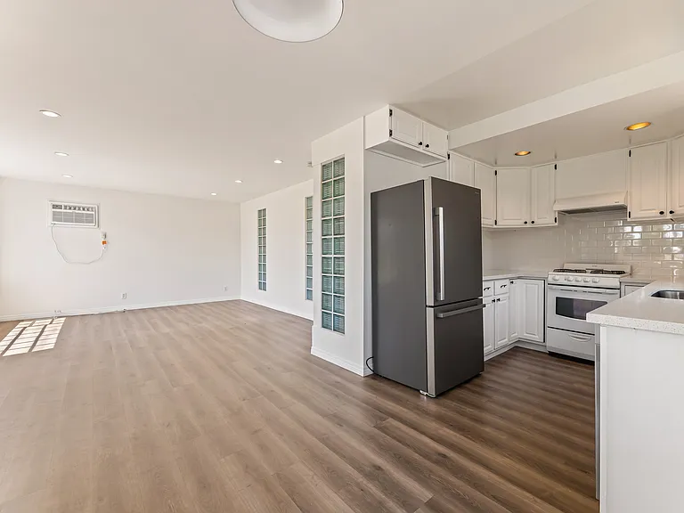 801 S Burnside Ave #1 — Photo 7