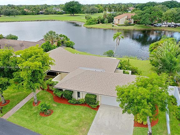 3rd image of 353 Jacaranda Dr