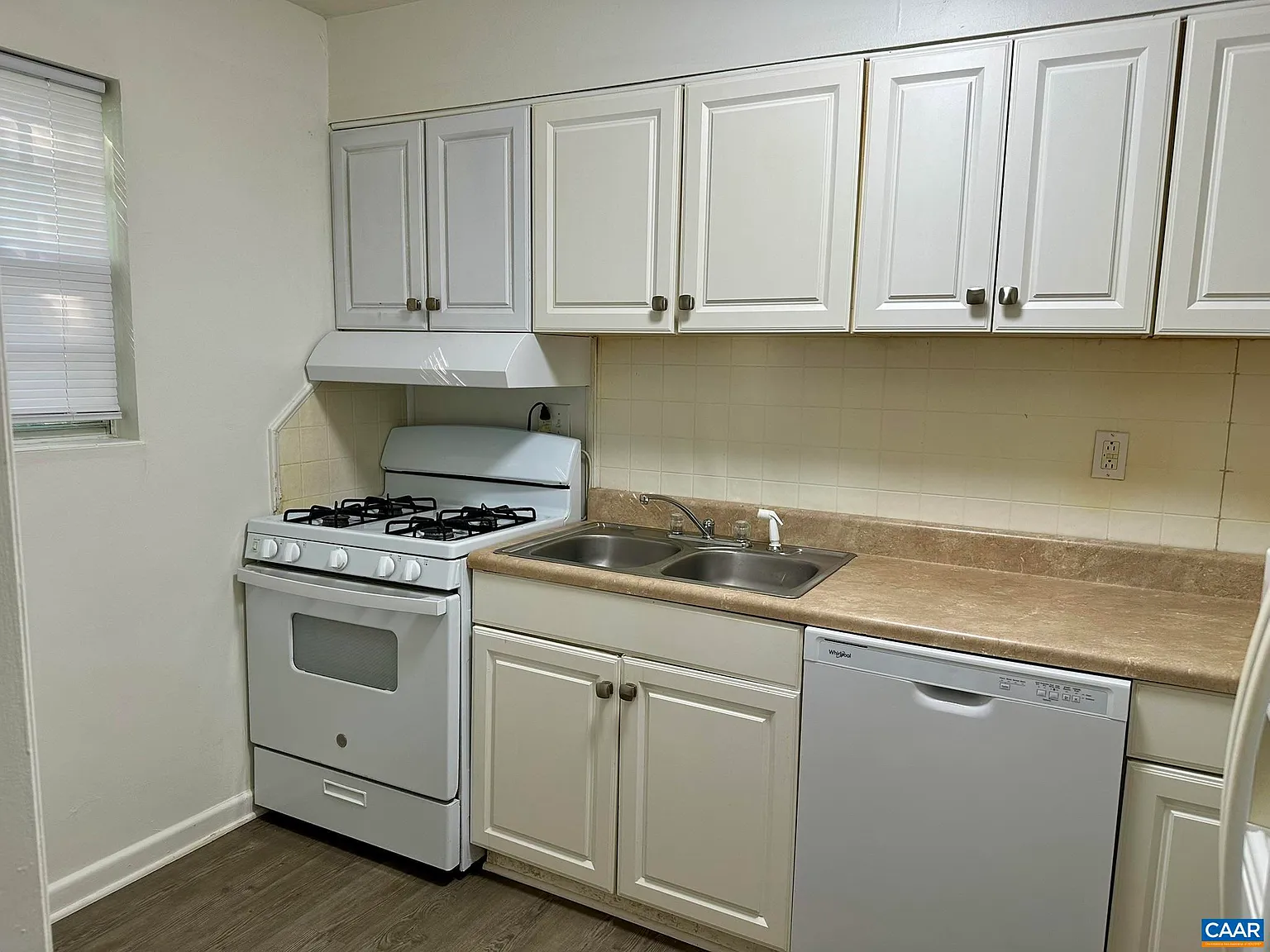 2 bed, 1.0 bath, 863 sqft, $1,450 — Photo 4