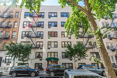 422 East 77th Street in Lenox Hill