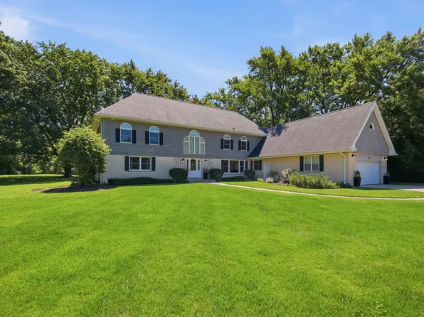 75 Ela Rd, Palatine, IL 60067