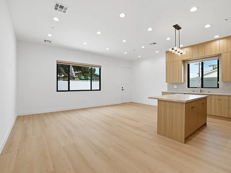 7941 Rhodes Ave — Photo 4