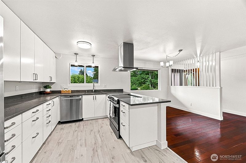 5th image of 3826 116th Street SE