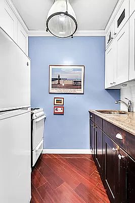 5th image of 220 E 54th St APT 4M