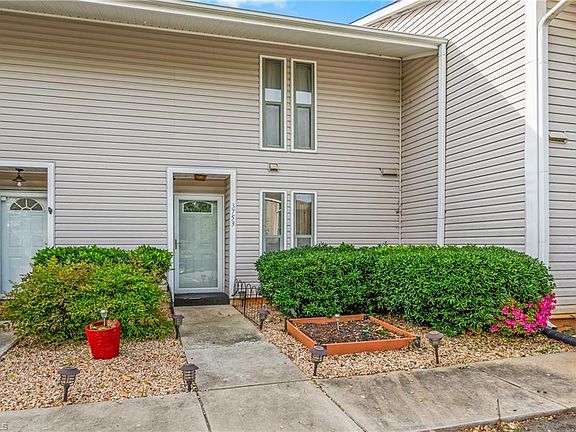 2nd image of 3753 Heathrow Dr