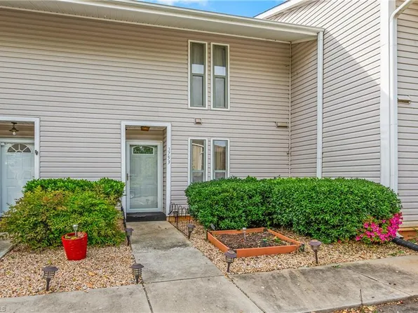 3753 Heathrow Dr, Winston Salem, NC 27127