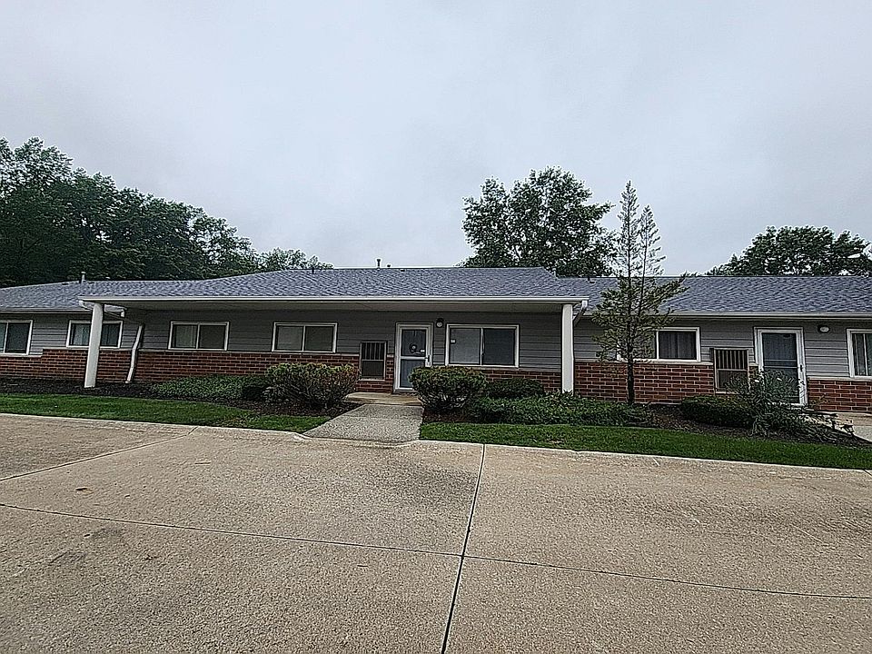 1st image of 27083 Oakwood Cir APT 103