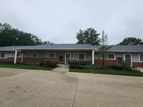 27083 Oakwood Cir APT 103, Olmsted Falls, OH 44138