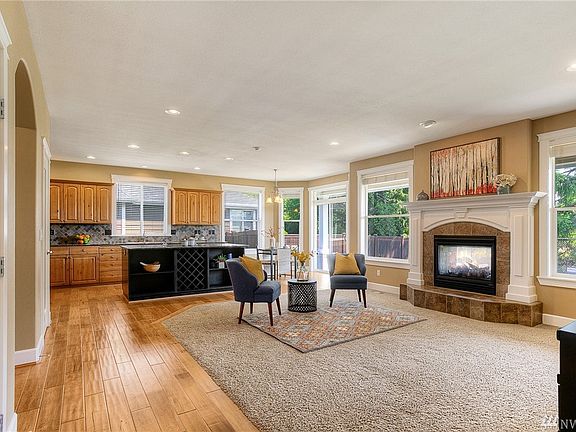 4th image of 2315 Alder St