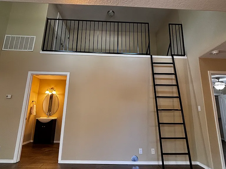 413 Harvard Dr SE #C — Photo 4
